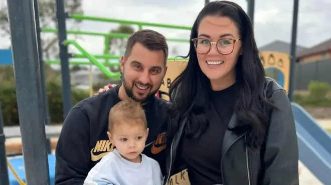 دانتي ولورا كوري وابنهم لوكا.