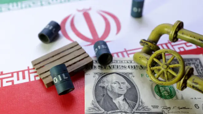 ilustracija zastava irana, američkog dolara i burića sa naftom