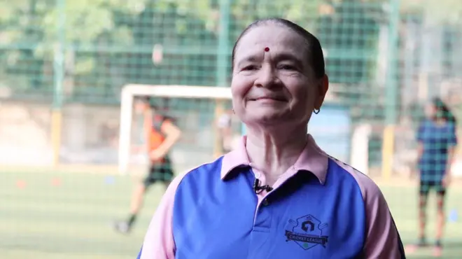 'මට හැමදේම ක්රිකට් තමයි' - 72 හැවිරිදි ඉන්දීය ගෘහණියකගේ කතාව