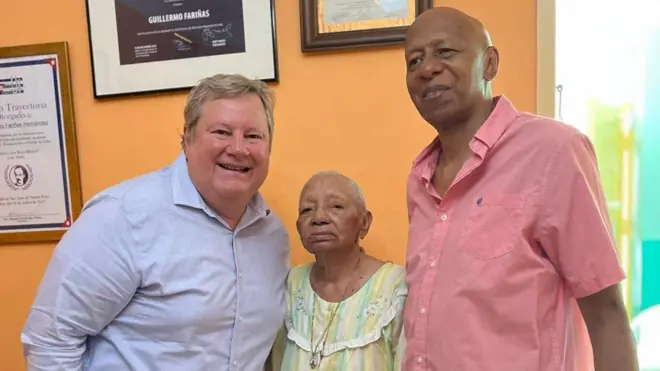 Hammer con el histórico disidente Guillermo "Coco" Fariñas a finales de abril en la ciudad de Santa Clara.