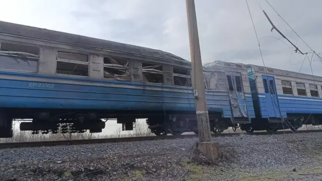 Вагони потягу, пошкоджені ударом безпілотника 