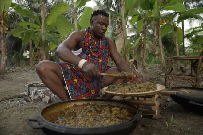 Baptist nature chef dey serve food