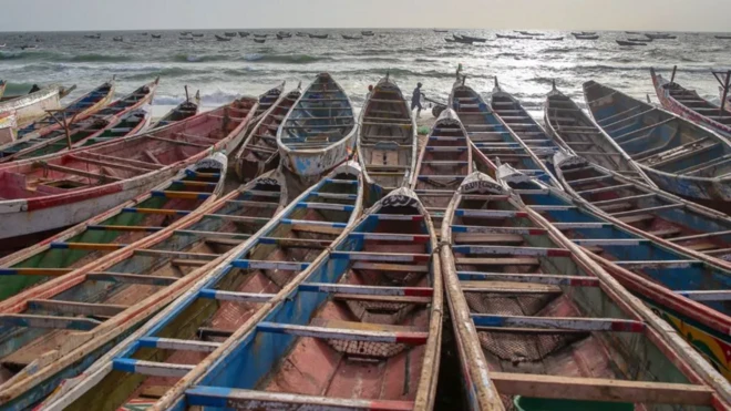 Awọn ọkọ oju omi ti wọn fi igi ṣe to wa leti okun