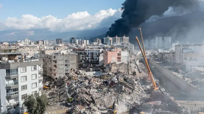 Hatay'dan yangın ve deprem karesi