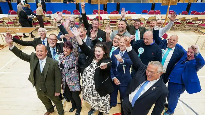 Представники Reform UK святкують