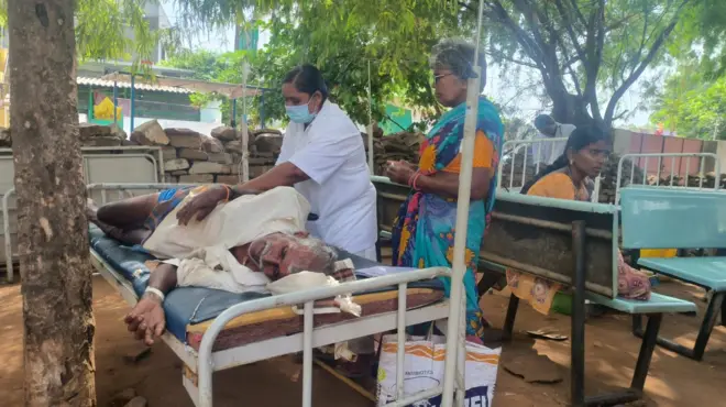 చెట్టు కింద ఆసుపత్రి 