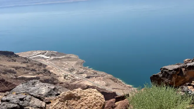 صورة جوية للبحر الميت من جانبه الشرقي