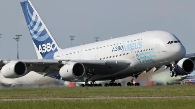 یک فروند هواپیمای ایرباس