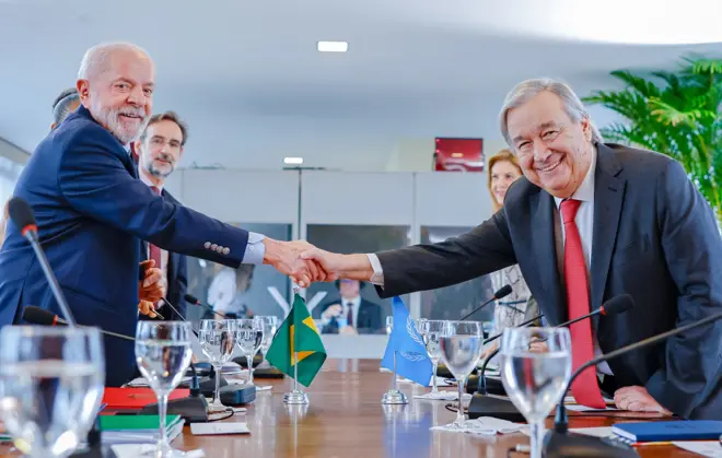 Lula cumprimentando secretário-geral da ONU, Antonio Guterres 