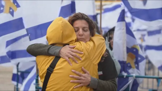  Izraelci tuguju za prvim mrtvim vraćenim taocima