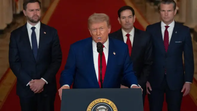 Трамп і команда під час звернення щодо бомбардувань іранських ядерних об'єктів