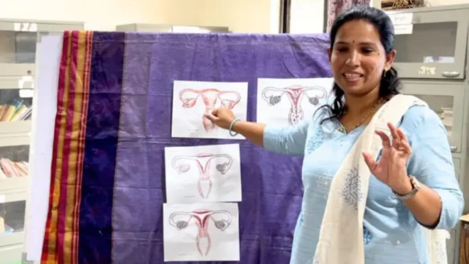 ਕਮਲਾ ਨਿੰਬਕਰ ਬਾਲ ਭਵਨ ਦੇ ਪ੍ਰਿੰਸੀਪਲ ਗੀਤਾ ਬੋਬੜੇ