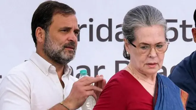 రాహుల్, సోనియాగాంధీ ఫోటో