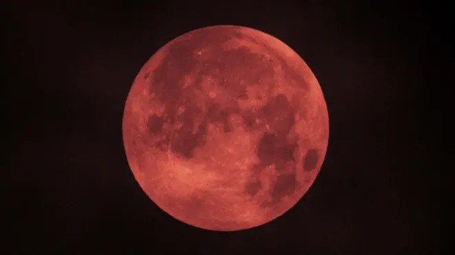 Ifoto y'ukwezi kuzuye