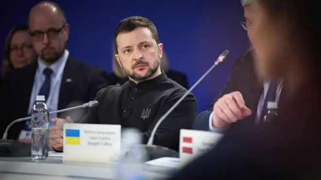 Зеленский во время саммита в Киеве