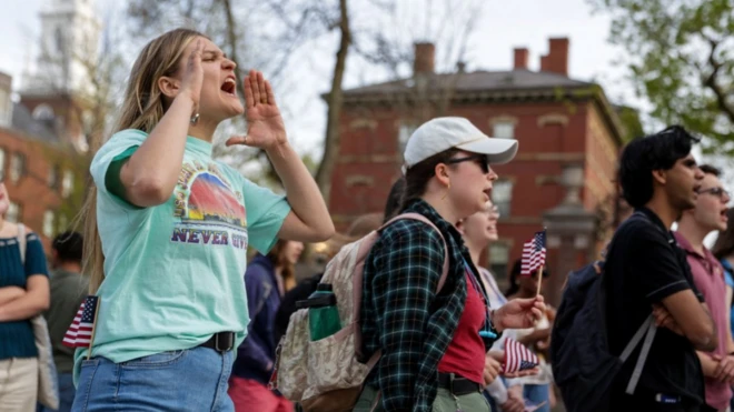Una protesta en Harvard a favor de la libertad de expresión.