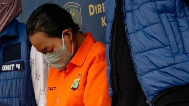 Kepolisian telah menetapkan seorang ibu berinisial R, 22 tahun, di Pondok Aren, Tangerang Selatan, sebagai tersangka kasus dugaan pelecehan seksual terhadap anaknya yang berusia lima tahun dengan pasal berlapis.