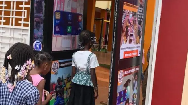 Les portiques de "Smart School" sont installés à l'entrée des écoles.