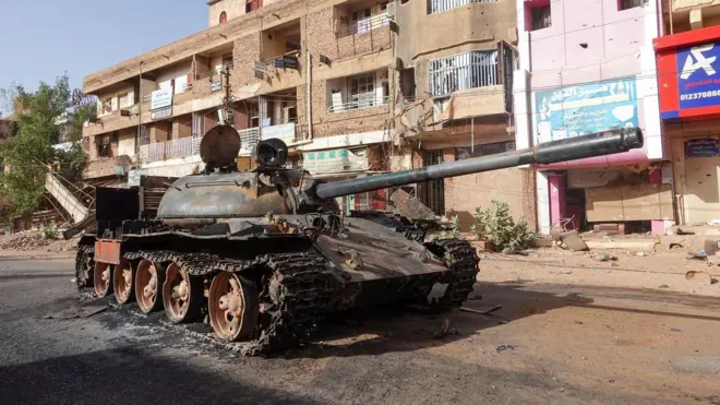 دبابة في السودان.