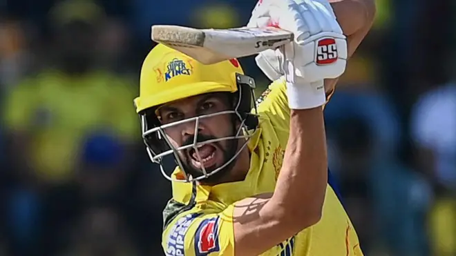 ऋतुराज गायकवाड चेन्नई सुपरकिंग्जच्या कप्तानपदी, धोनीने सोडलं पद