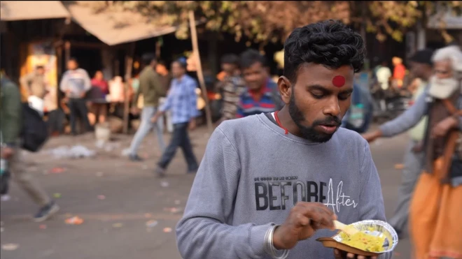 प्रयागराज में अलग-अलग धर्मों के लोगों ने कुंभ के श्रद्धालुओं के लिए लगाय भंडारा