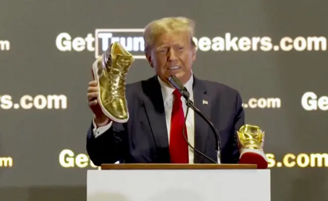 الرئيس الأمريكي السابق دونالد ترامب يطلق يطلق علامته التجارية للأحذية الرياضية