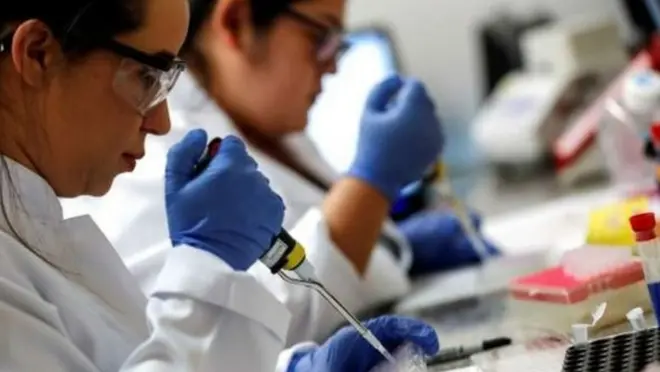 کورونا وائرس، لیبارٹری، خاتون