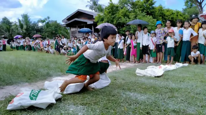 ကနီမြို့နယ်ကြားကာလပညာရေးကျောင်းမြင်ကွင်းဖြစ်ပါတယ်။ 