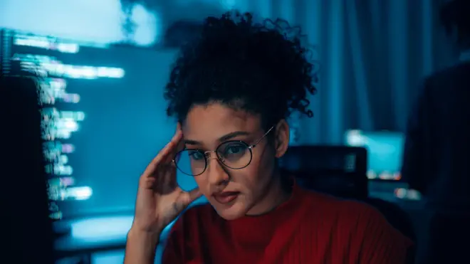 තොරතුරු තාක්ෂණ සේවිකාවක්