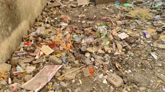 या ठिकाणी रोहितनं गिरधारीलाल यांच्या डोक्यावर वार केले.