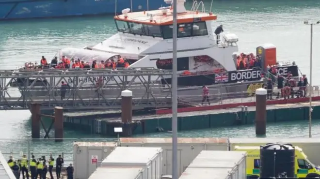 Спасатели в порту