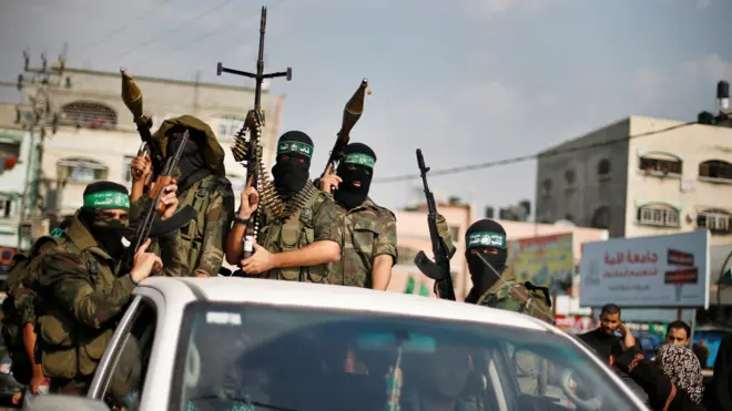 hamas, pripadnici hamasa, pripadnici hamasa sa oružjem na automobilu