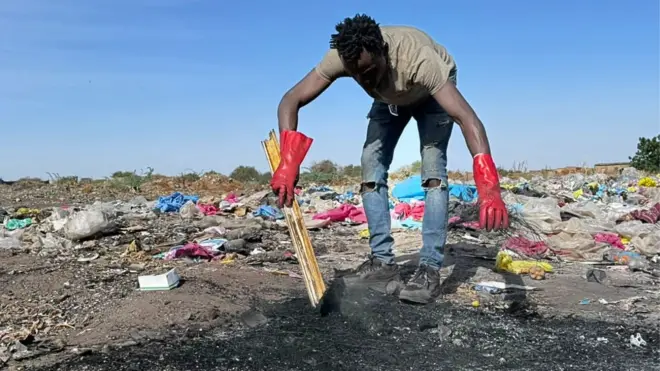 Guidembaye Apollinaire ni 'umugenzi w'isi', muri Chad.