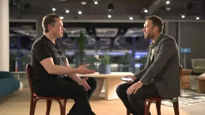 ইলন মাস্কের সাক্ষাতকার নিচ্ছেন বিবিসি সংবাদদাতা