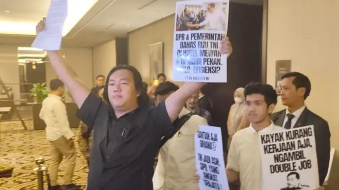 Andrie Yunus, Kontras