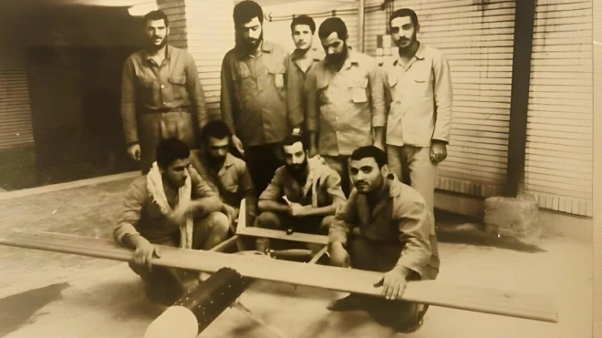 Sebuah bengkel di Universitas Isfahan, tempat para mahasiswa tengah mengerjakan proyek pengembangan drone.