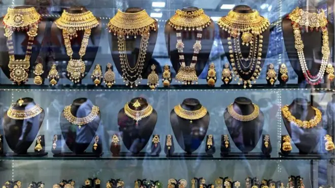 தங்க நகைகள் 