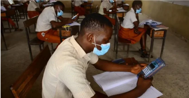 Aworan akẹkọọ to n se idanwo Waec