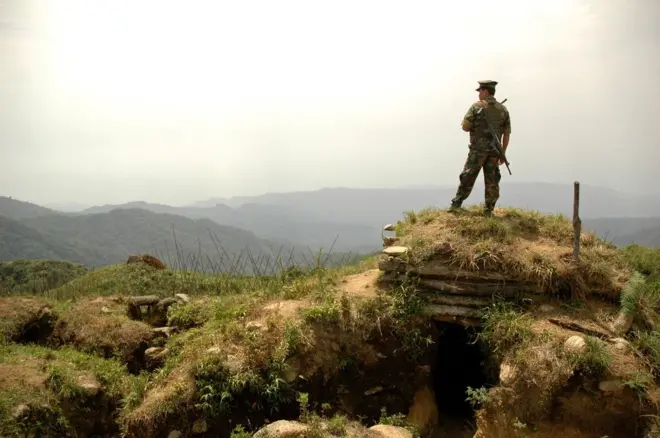 ၂၀၁၂ ခုနှစ်တုန်းက KIA တပ်ဖွဲ့ဝင်တစ်ဦးကို လိုင်ဇာမြို့အနီးတွေ့ရစဉ်