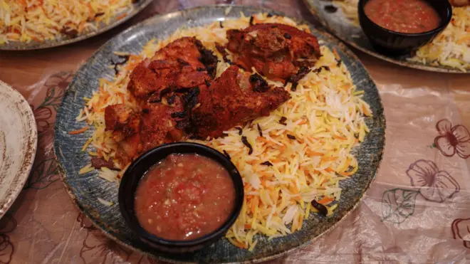 நள்ளிரவில் பிரியாணி சாப்பிடுவதால் ஏற்படும் ஆபத்துகள் – எச்சரிக்கும் நிபுணர்கள்