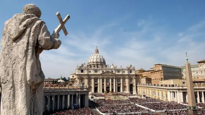 La estatua de San Pedro en el Vaticano.