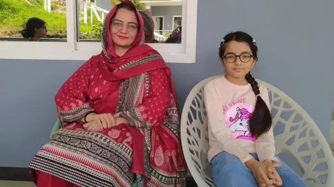 ہما اپنی بیٹی کے ہمراہ