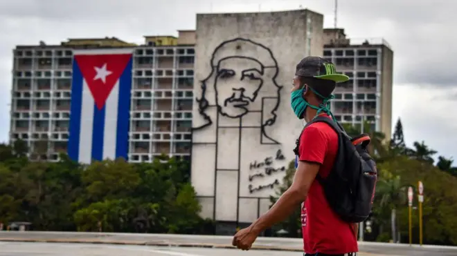 Un hombre en Cuba.