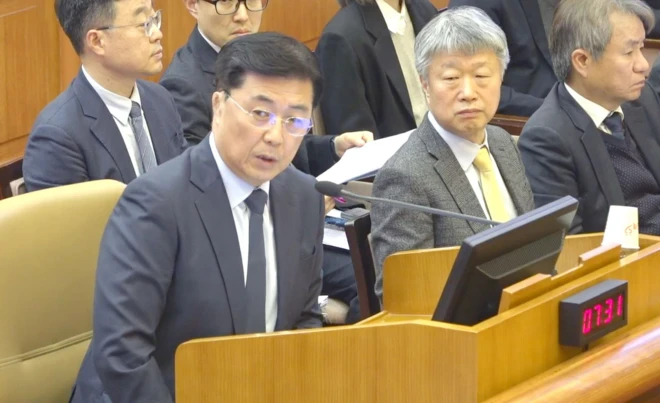 헌재에 증인으로 출석한 홍장원 전 국가정보원 1차장