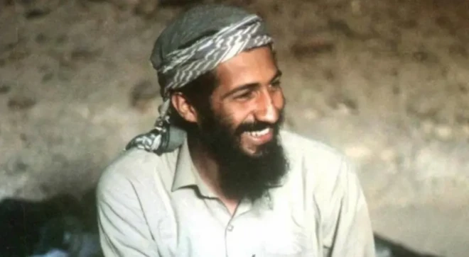 د بن لادن دا تصویر په ۱۹۸۸ کال کې د ننګرهار په یوه غار کې اخیستل شوی دی.