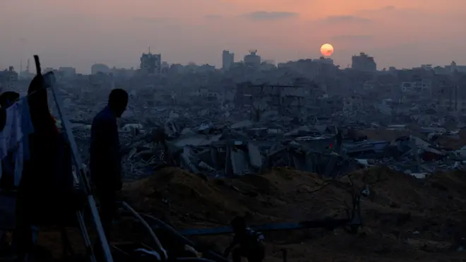 أنقاض المباني المدمرة في جباليا، شمال قطاع غزة، في 6 نوفمبر 2025