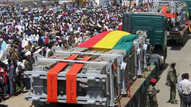 የመጨረሻው የአክሱም ሐውልት ክፍል ወደ አክሱም ሲጓዝ