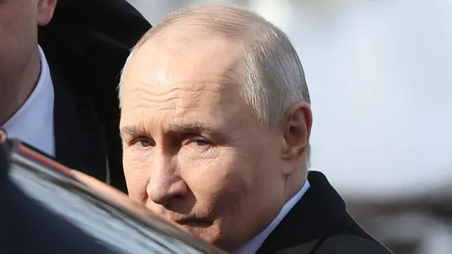 Президент Росії Володимир Путін відвідав Могилу Невідомого солдата в Москві напередодні четвертої річниці війни в Україні, 2026 рік