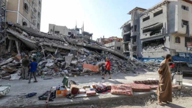 Bomb shelters dey for many places for cities in Israel.