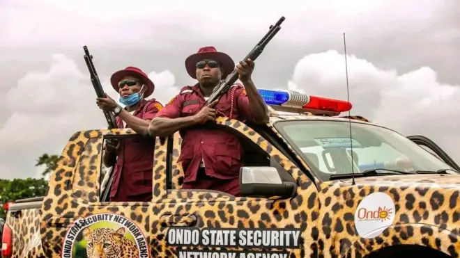 Ikọ Amọtẹkun ipinlẹ Ondo pẹlu ibọn lọwọ wọn